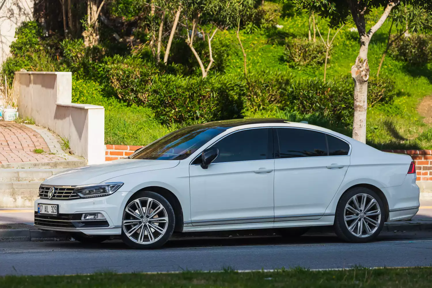 Volkswagen Passat car trash can