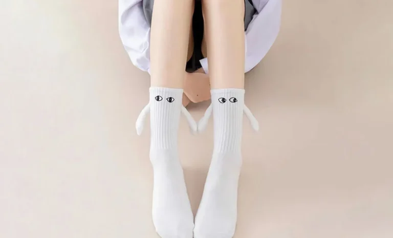 Engaging Cartoon Eye Socks for Romantic Gifts