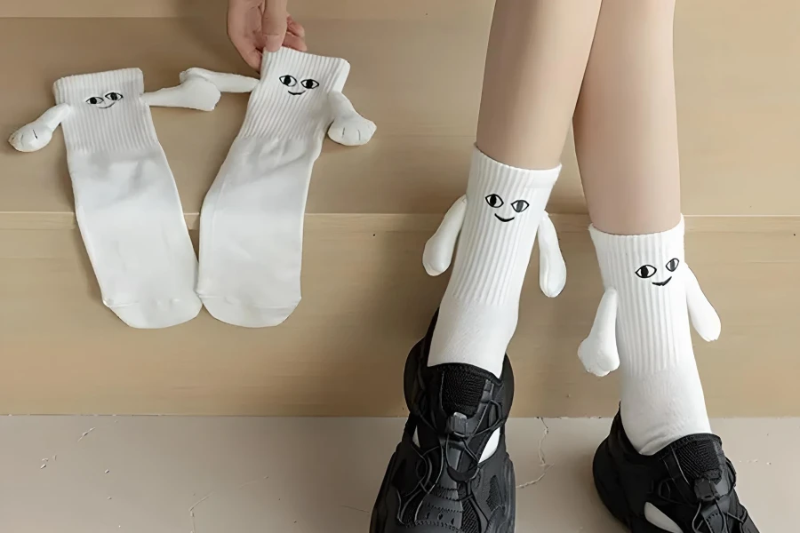 Romantic Cartoon Eye Couple Socks