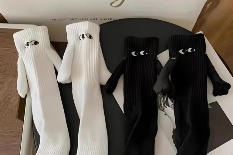 Engaging Cartoon Eye Socks for Romantic Gifts