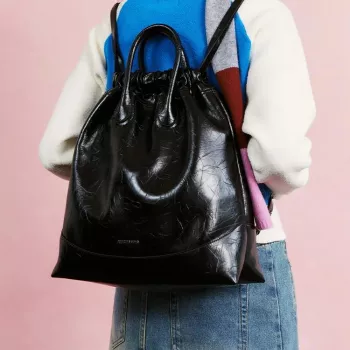 Chic Leather Drawstring Hobo Backpack: Style & Ease